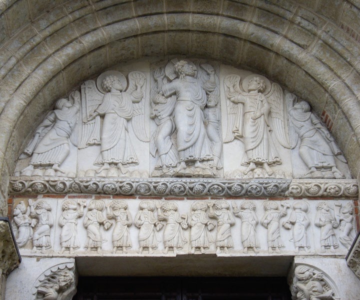 Ascension de Jésus-Christ ; tympan de la porte Miègeville; Saint-Sernin de Toulouse; vers 1115; photo JP Schmit